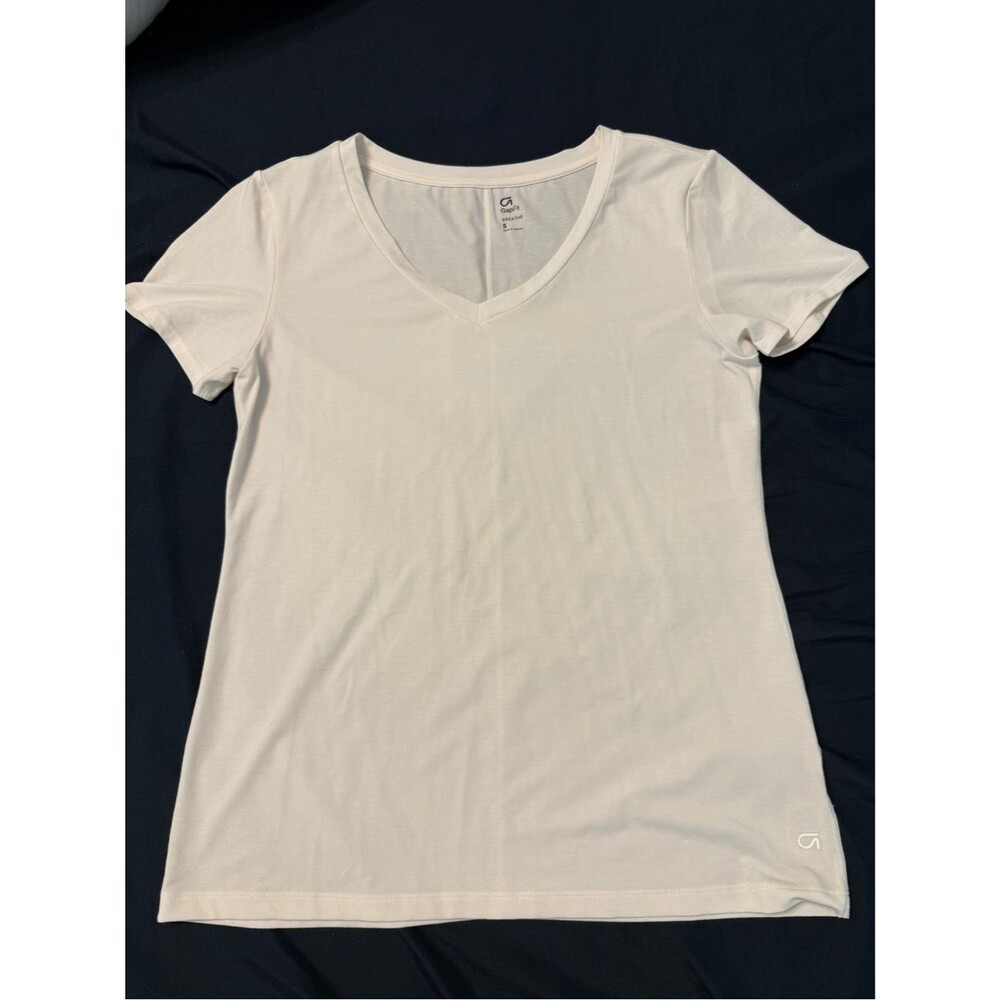 Gap Fit White V-Neck Short Sleeve Tee